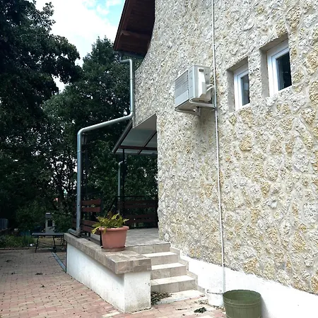 Feher Apartment